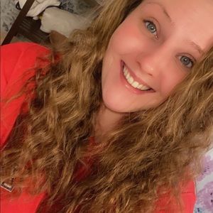 Meet your Posher, Cassandra